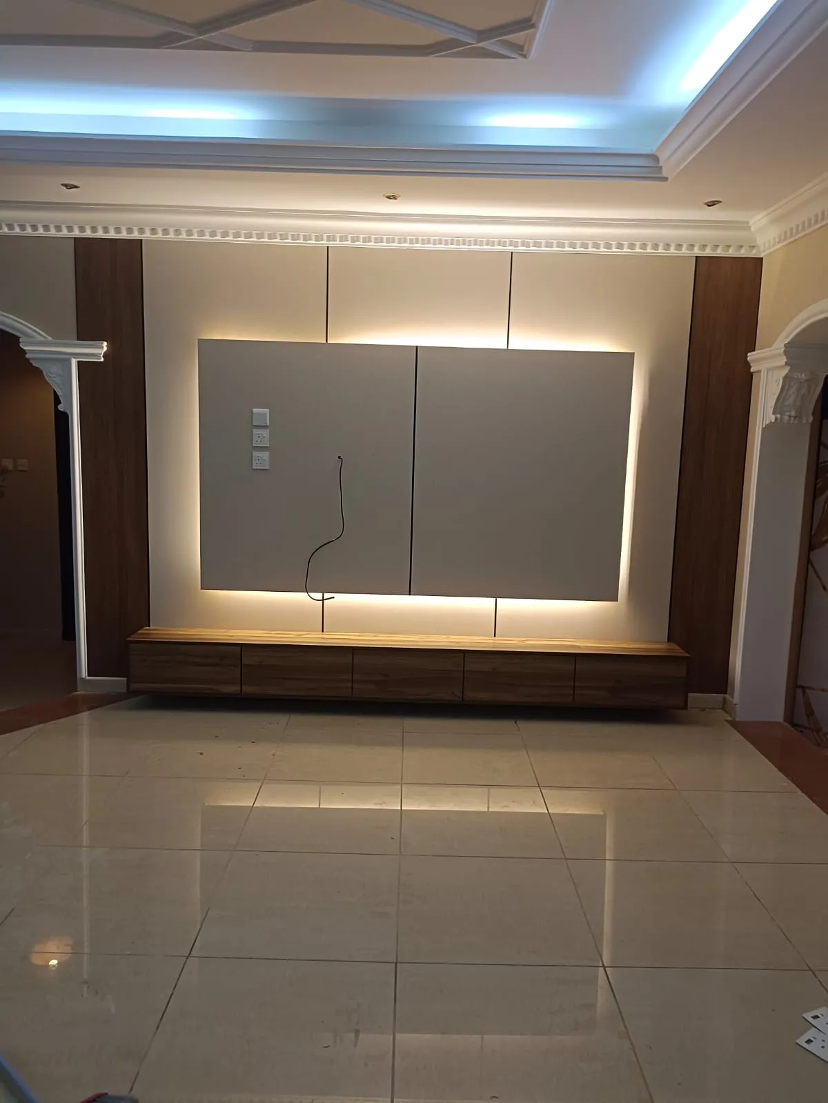 معلم ديكورات شاشات حي البساتين بجدة خصم 10%