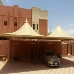 تركيب مظلات هرمية في حي الزهراء بجدة 