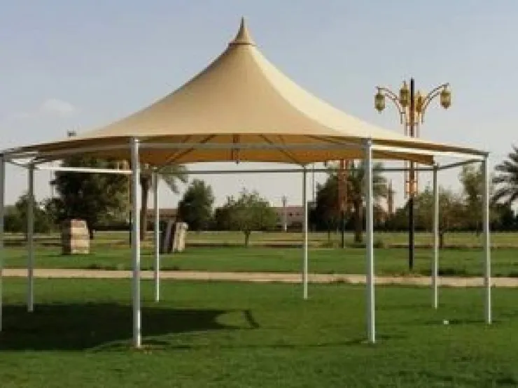 تركيب مظلات هرمية في حي الزهراء بجدة 