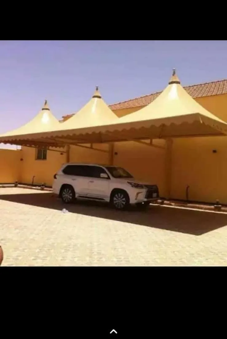 تركيب مظلات هرمية في حي الزهراء بجدة 