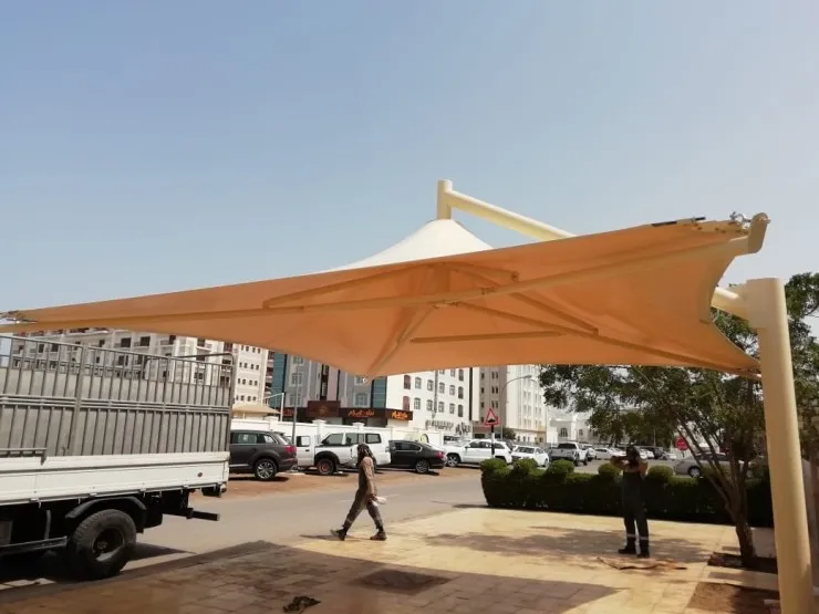 تركيب مظلات هرمية في حي الزهراء بجدة 