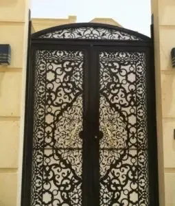 معلم تركيب ابواب كرديوم وشبابيك في جدة  