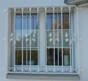 معلم تركيب ابواب كرديوم وشبابيك في جدة  