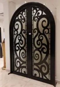 معلم تركيب ابواب كرديوم وشبابيك في جدة  