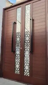 معلم تركيب ابواب كرديوم وشبابيك في جدة  