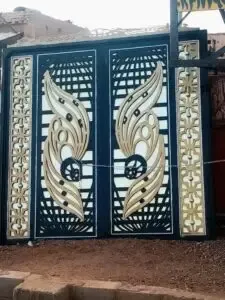 معلم تركيب ابواب كرديوم وشبابيك في جدة  