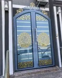 معلم تركيب ابواب كرديوم وشبابيك في جدة  